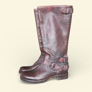 FRYE VERONICA ladies size 7, tall, leather boot, preowned very good condition 7